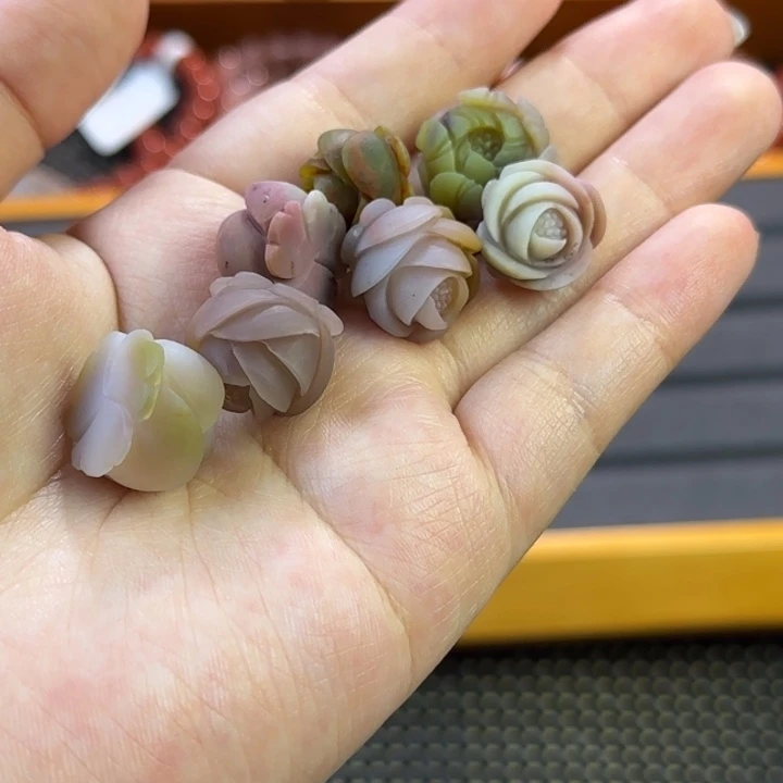小***匣南红玛瑙未镶嵌珠宝半成品牡丹花