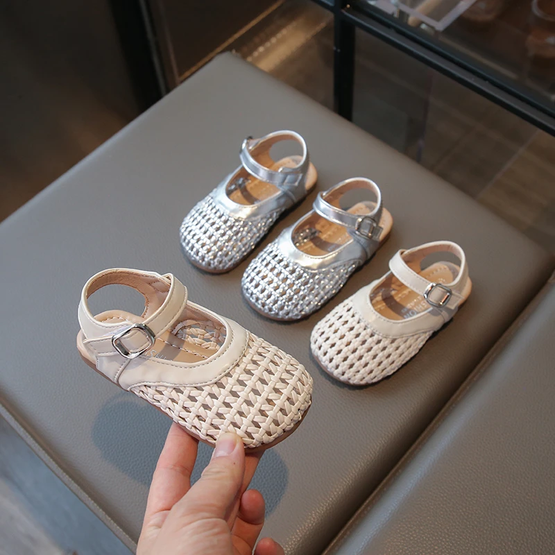 2025春夏新款洋气百搭凉鞋公主风柔软防滑女童时尚包头凉鞋D125潮