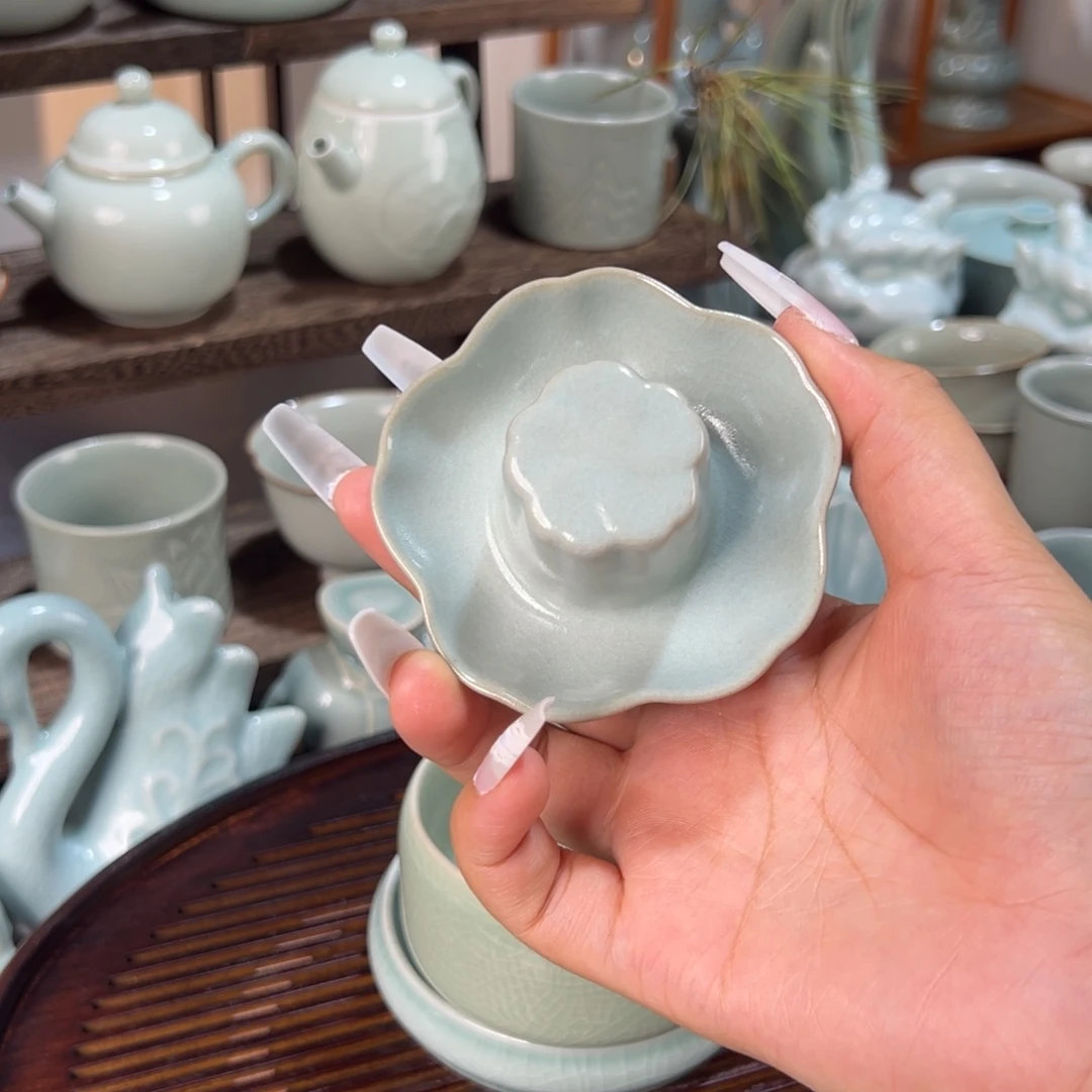 微瑕卵青盖置。