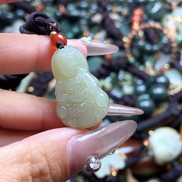 和田玉颈饰足铂镶嵌