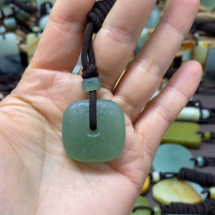 海***然蛇纹石玉未镶嵌挂件