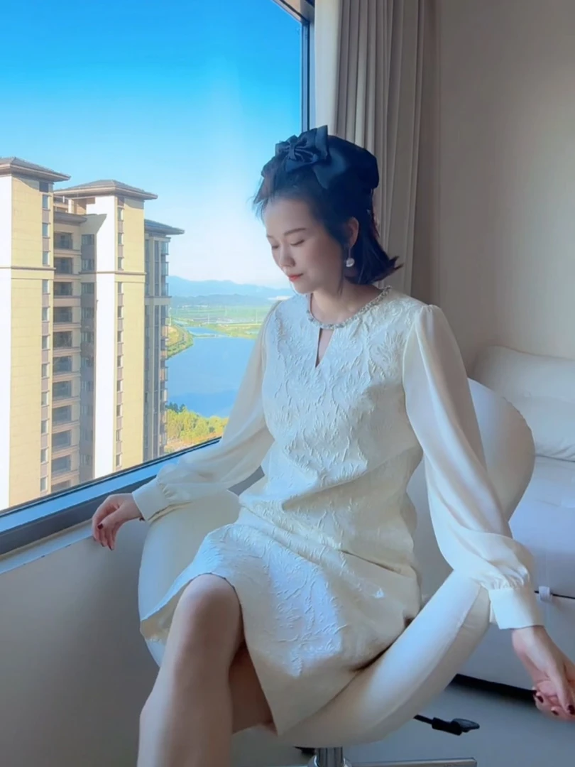 显瘦A字裙简约秋季V领长裙连衣裙蕾丝时尚女装法式24288