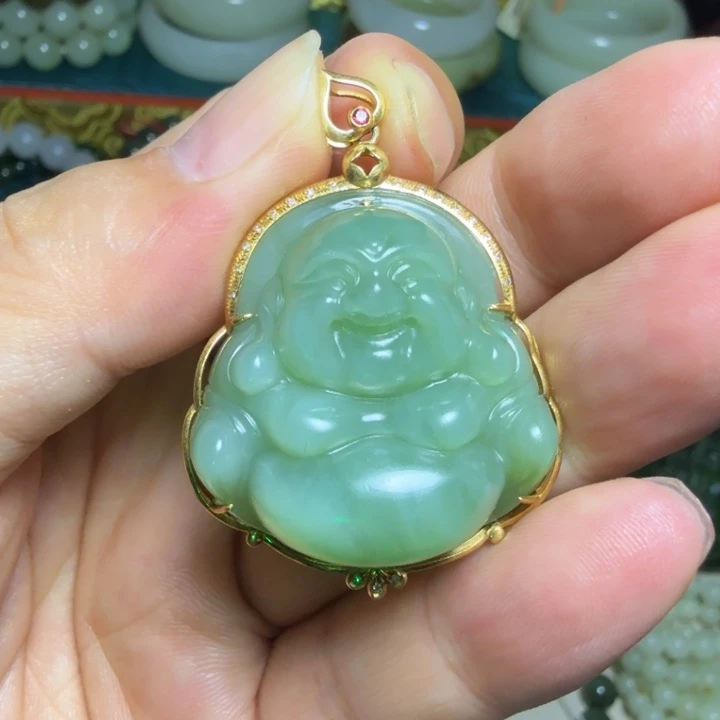 颈饰18K金镶嵌和田玉（碧玉）