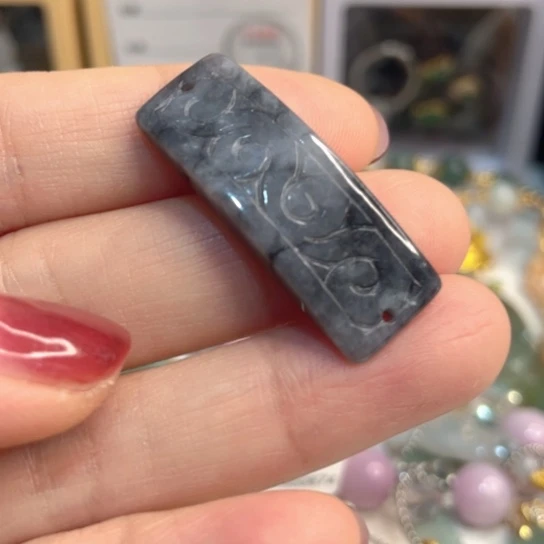 翡翠未镶嵌颈饰乌鸡手牌