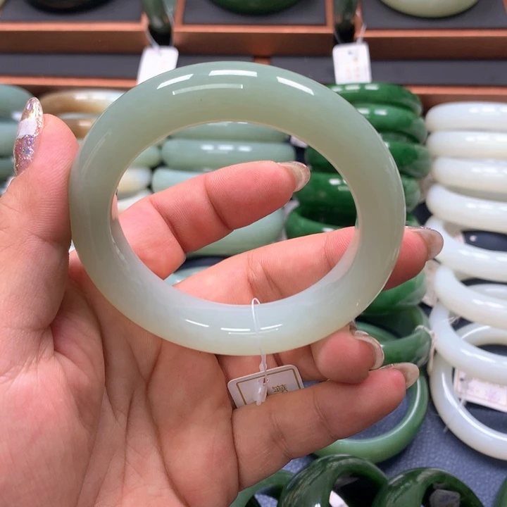 【闪购商品】未镶嵌手镯和田玉