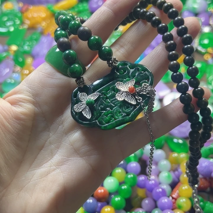 翡翠未镶嵌颈饰吊坠