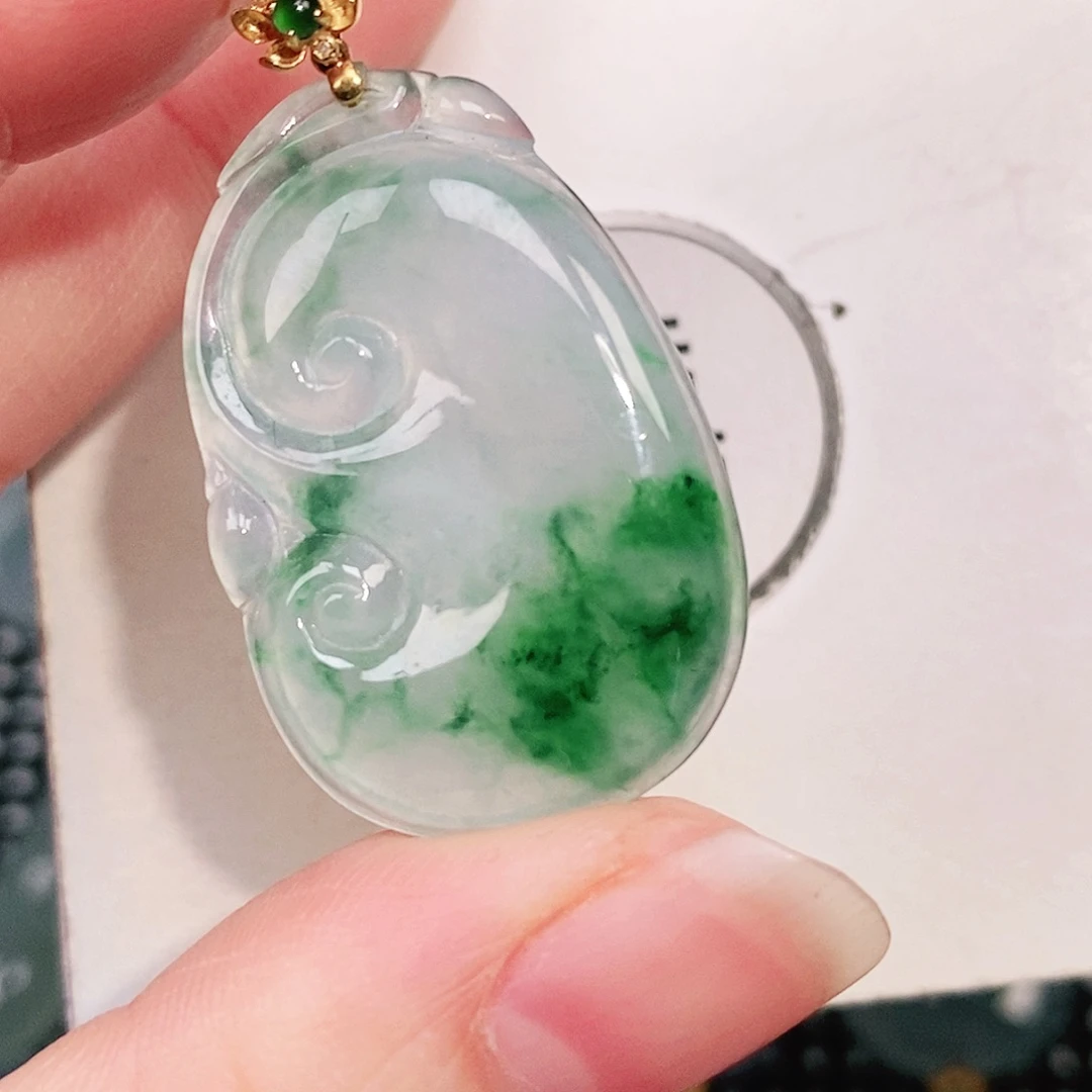 翡翠18K金镶嵌颈饰