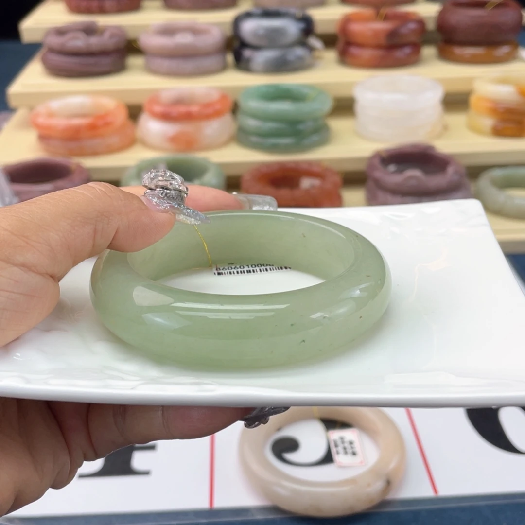 發****石英岩玉手镯未镶嵌