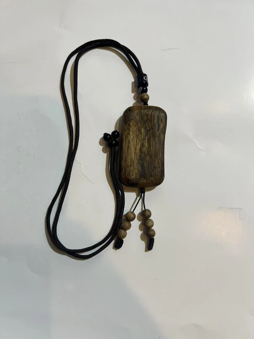 沉香海南莺歌绿奇楠沉香无事牌