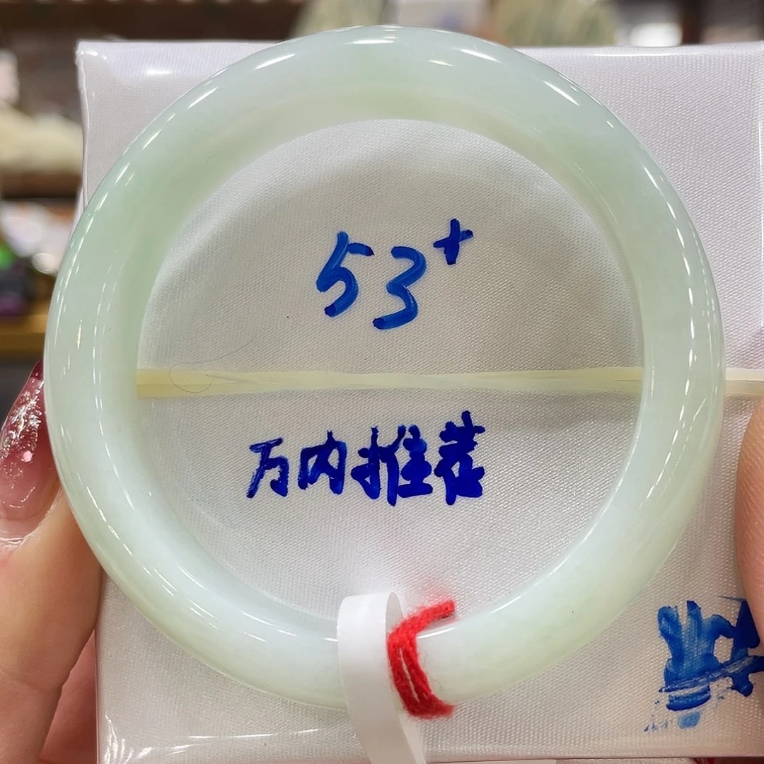 翡翠手镯未镶嵌翡翠手镯