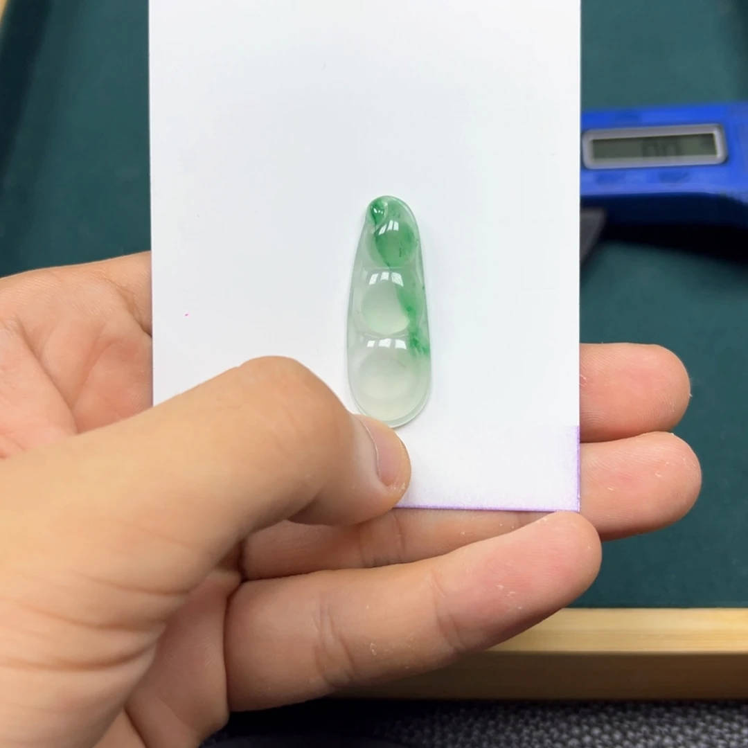 石英质玉（非洲翠）合金颈饰