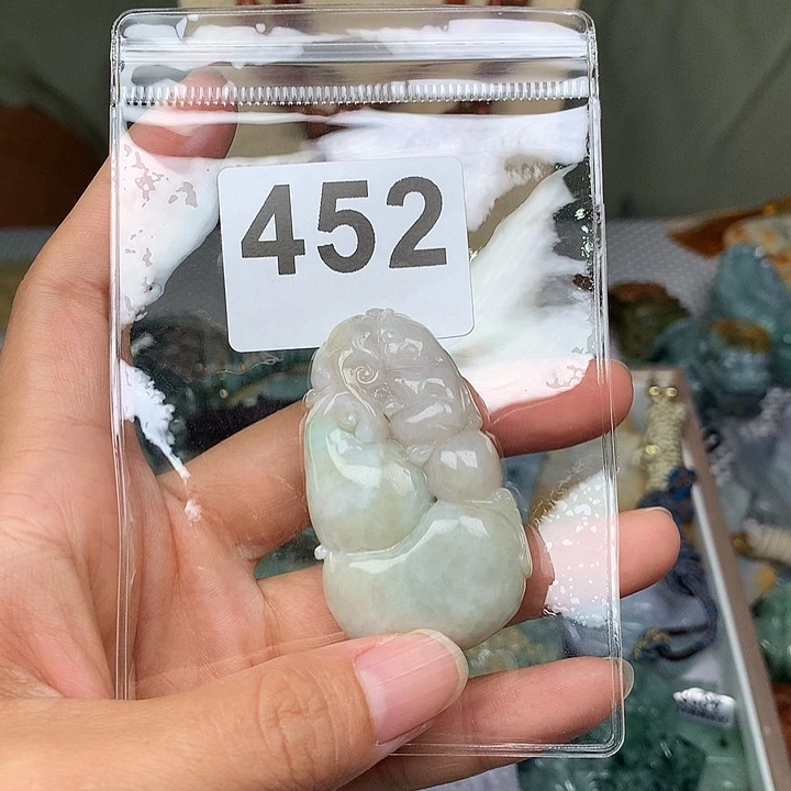 翡翠未镶嵌颈饰陈*翡翠