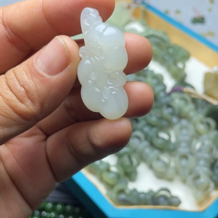 和田玉未镶嵌珠宝半成品
