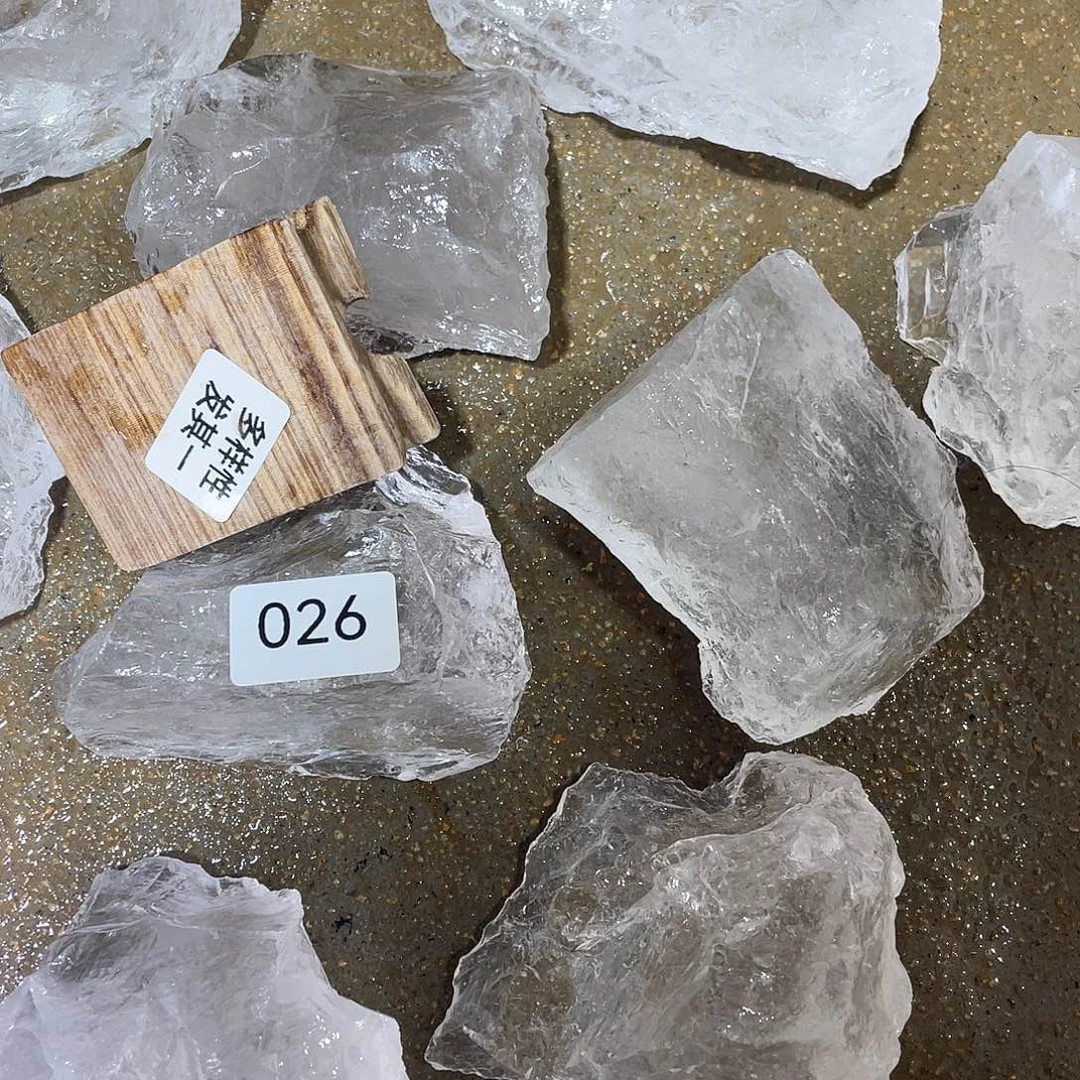 水晶摆件……未镶嵌