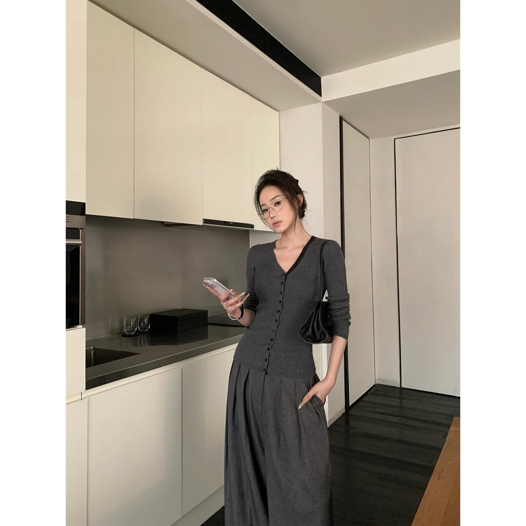【5werkwen 9.22】静奢拼色打底 30羊毛V领亲肤坑条上衣40-40