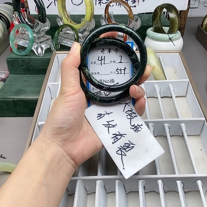 蛇纹石玉未镶嵌手镯