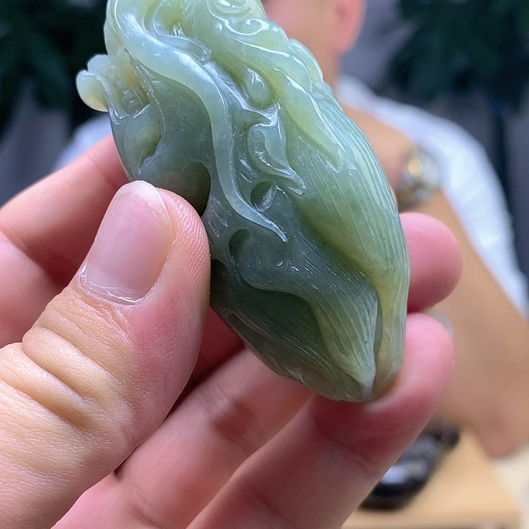 叾***身和田玉未镶嵌珠宝奇石