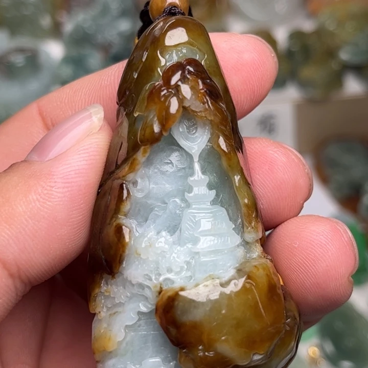 翡翠未镶嵌颈饰山水手把件