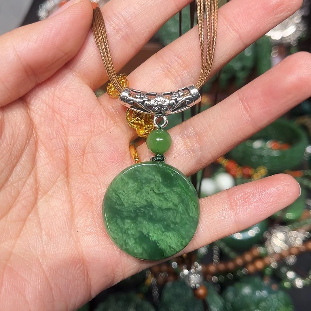 颈饰未镶嵌和田玉（糖玉）