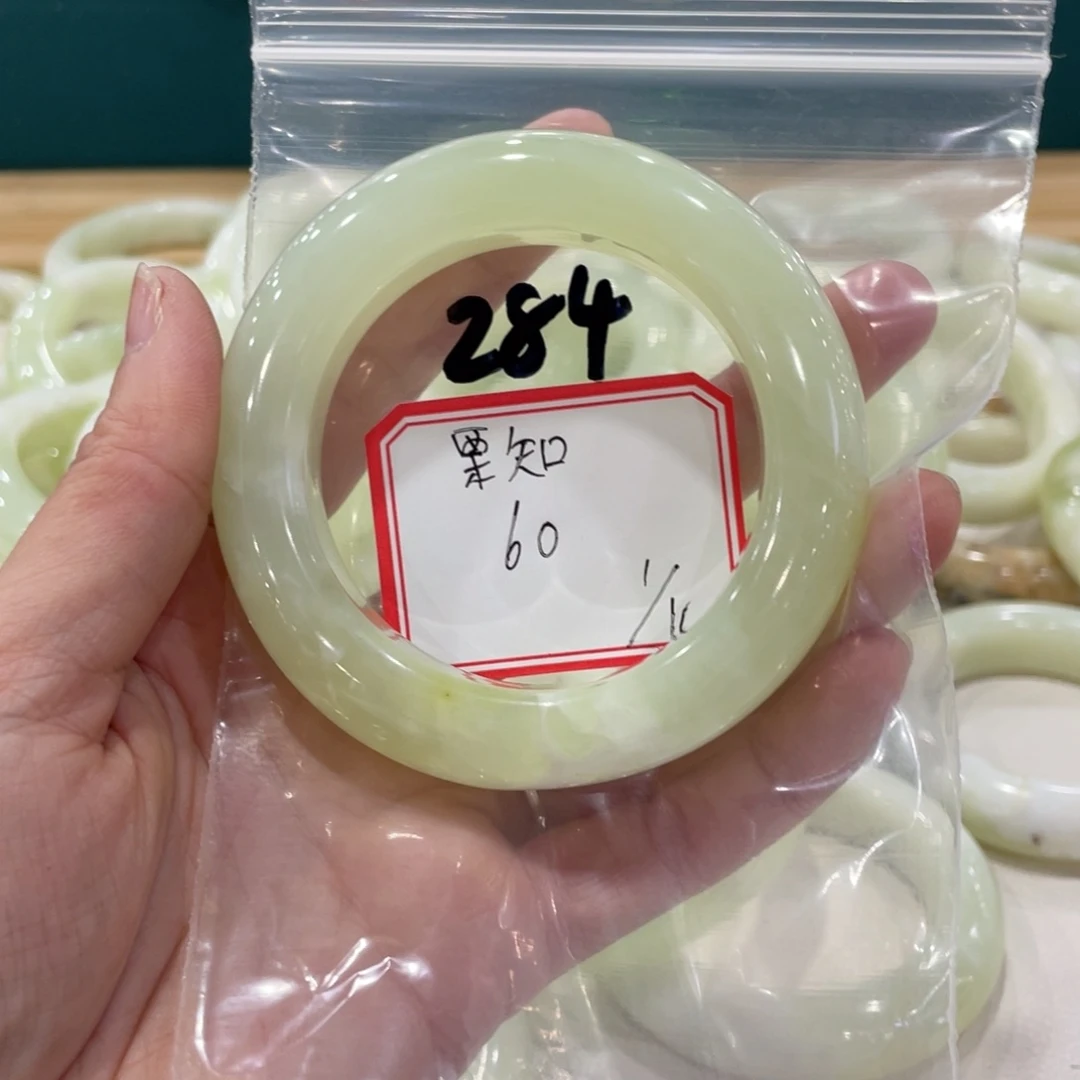 ご***ゞ蛇纹石玉未镶嵌手镯