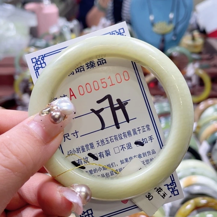 蛇纹石玉手镯未镶嵌