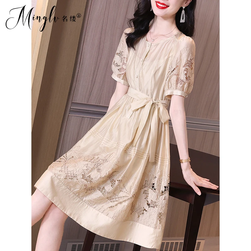 2025年夏季新款茶歇法式复古绝美镂空刺绣系带收腰a字轻奢连衣裙