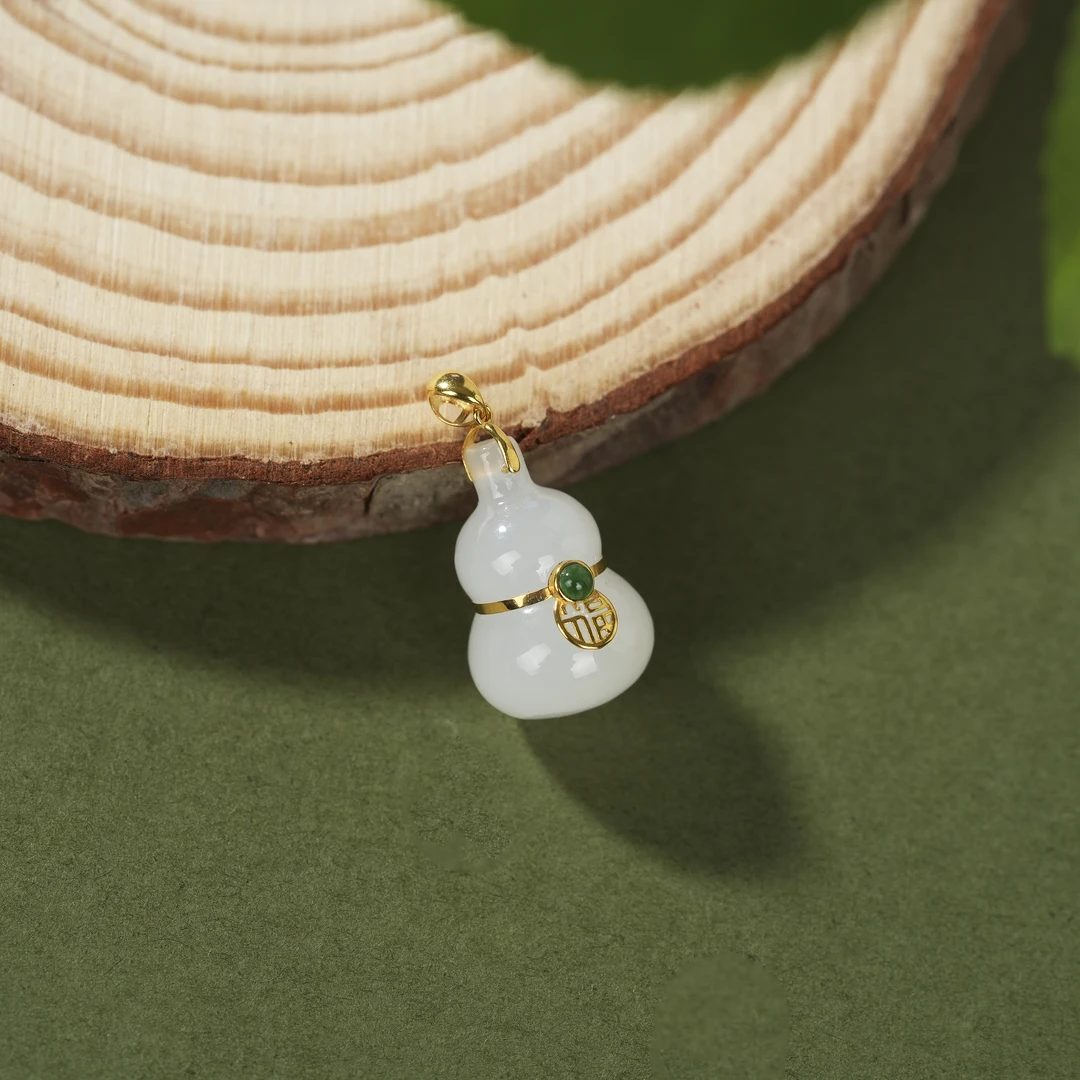 【云上叙】18K金和田玉吊坠-多样性发一件-17*11mm-V90529-K（商城）