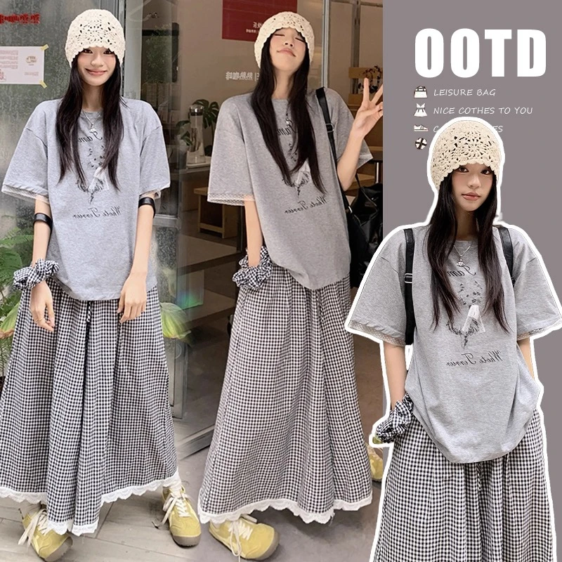 时髦孕妇装新款小狗蕾丝T恤＋格子裤蕾丝花边拼接猪鼻扣调节两件套