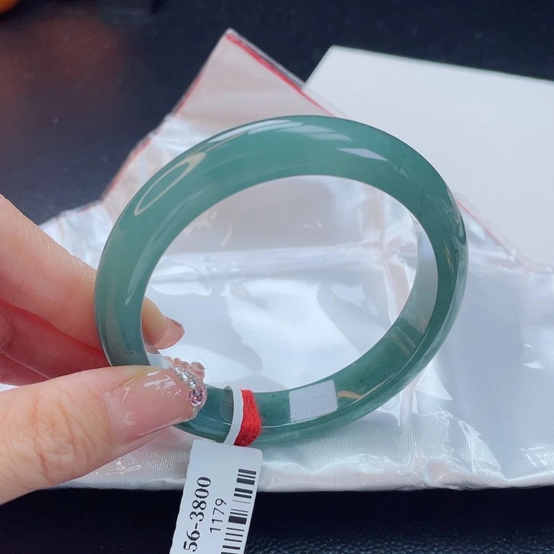 翡翠手镯未镶嵌翡翠