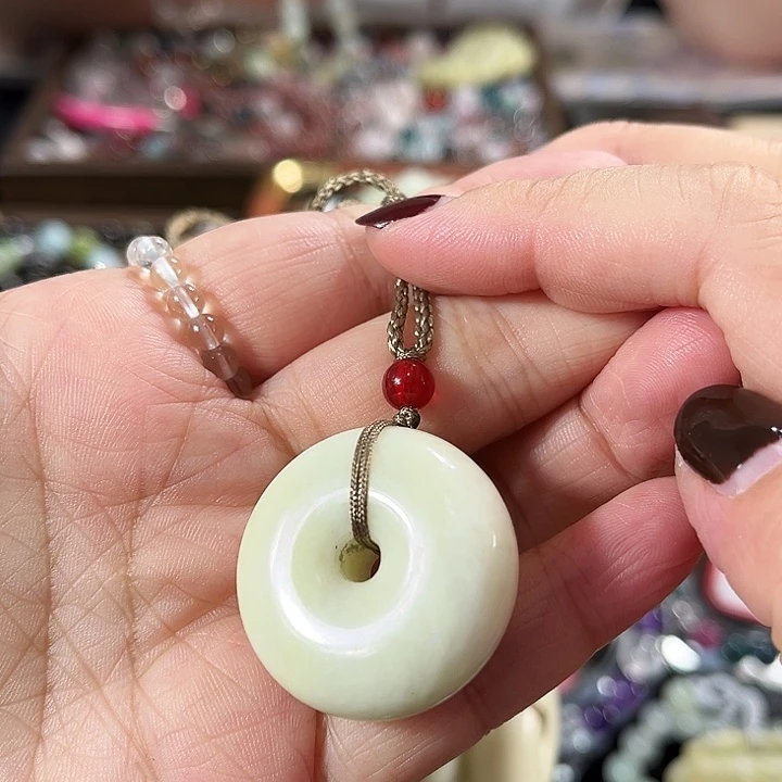 蛇纹石玉合金颈饰平安扣