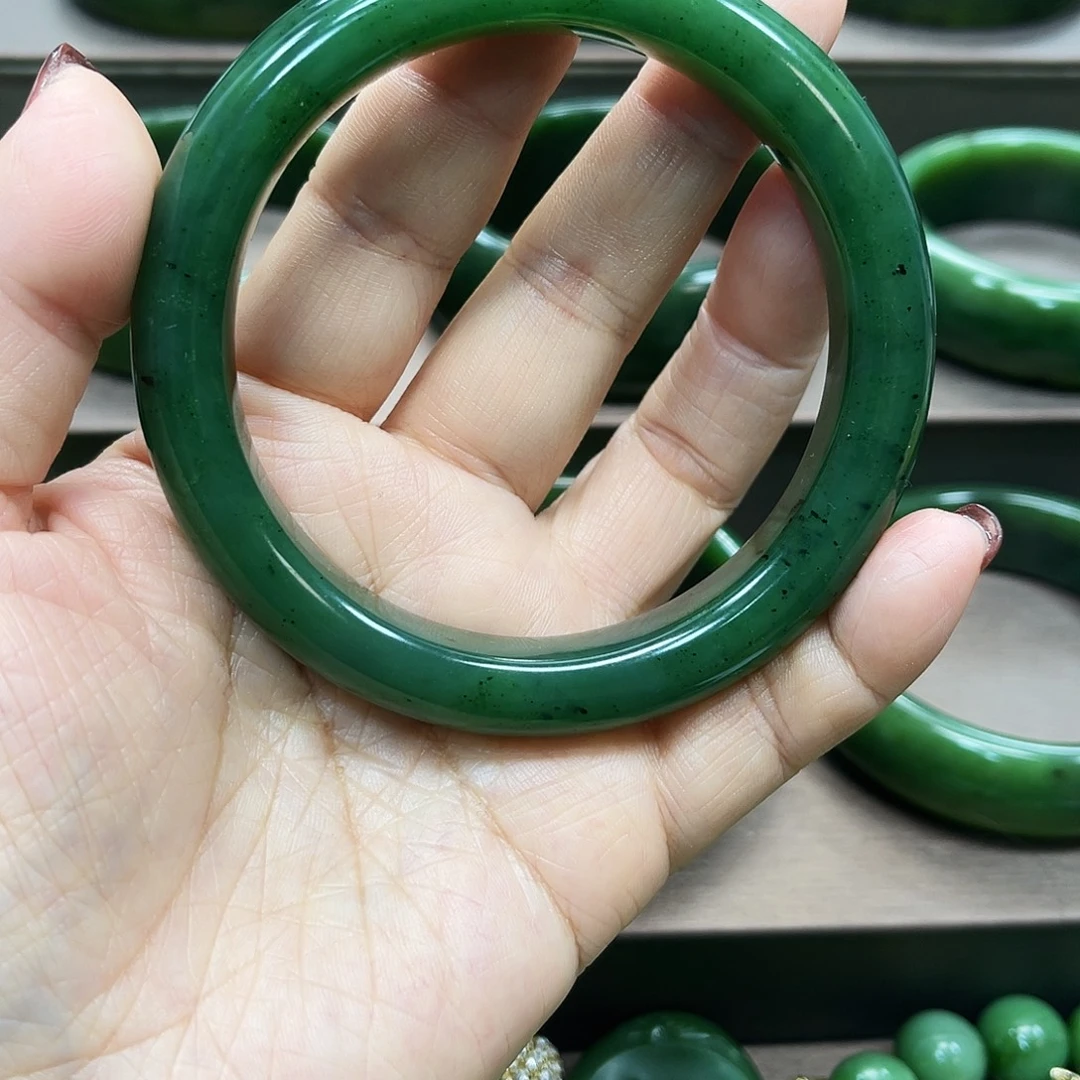 和田玉（碧玉）未镶嵌手镯