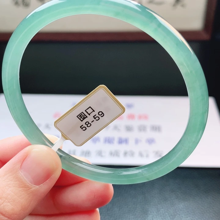 翡翠未镶嵌手镯翡翠手镯4