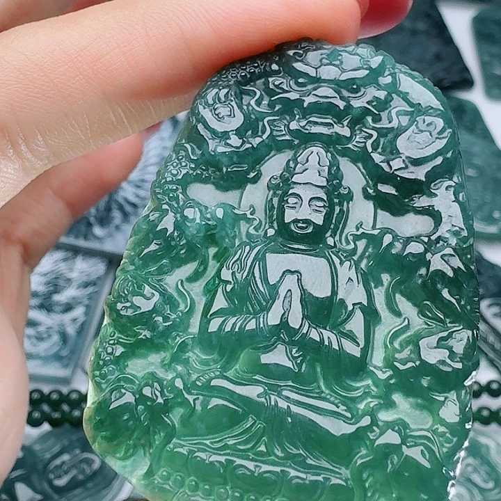 翡翠未镶嵌颈饰多样性发其一