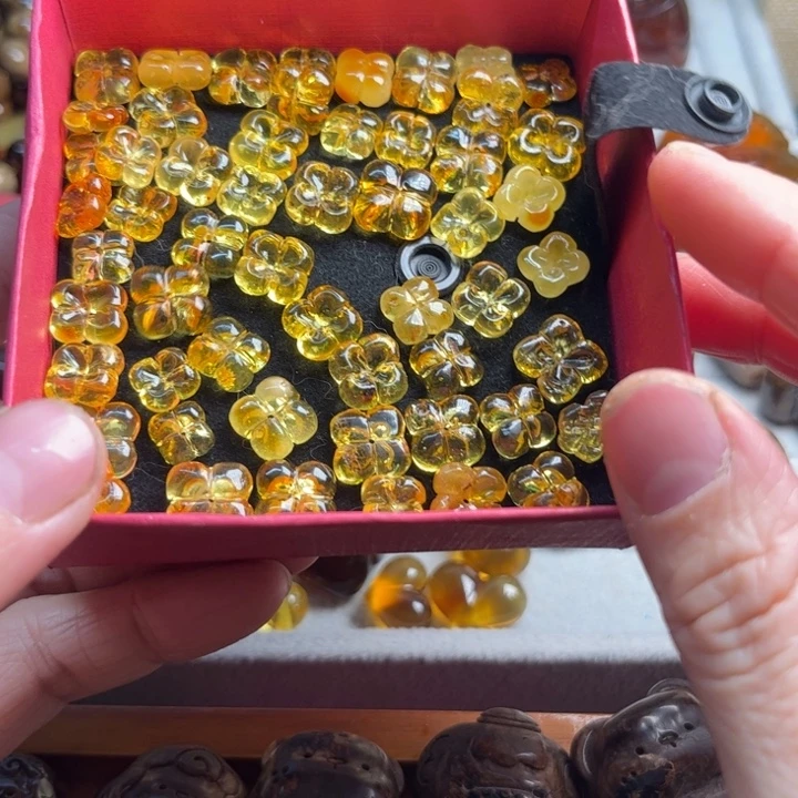 琥珀未镶嵌颈饰花