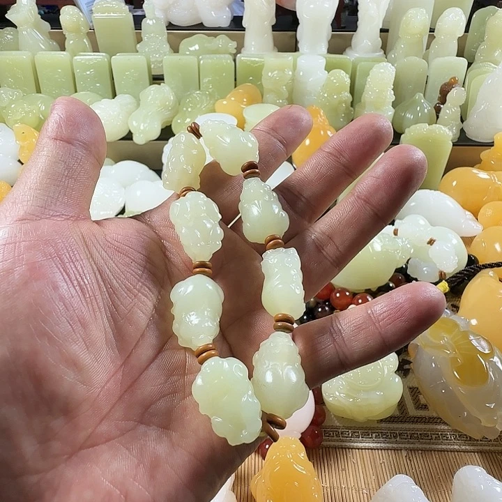 石材顺****5好看的手把件12547