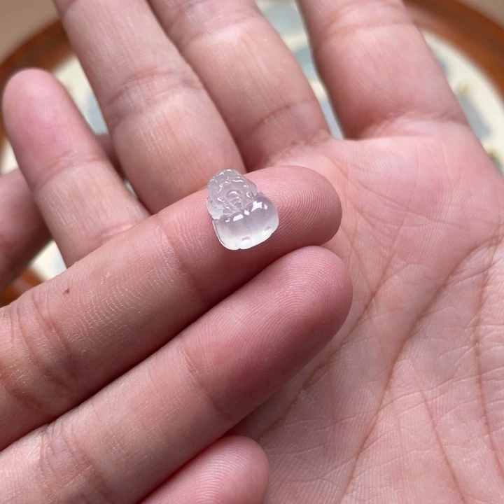 翡翠未镶嵌颈饰貔貅