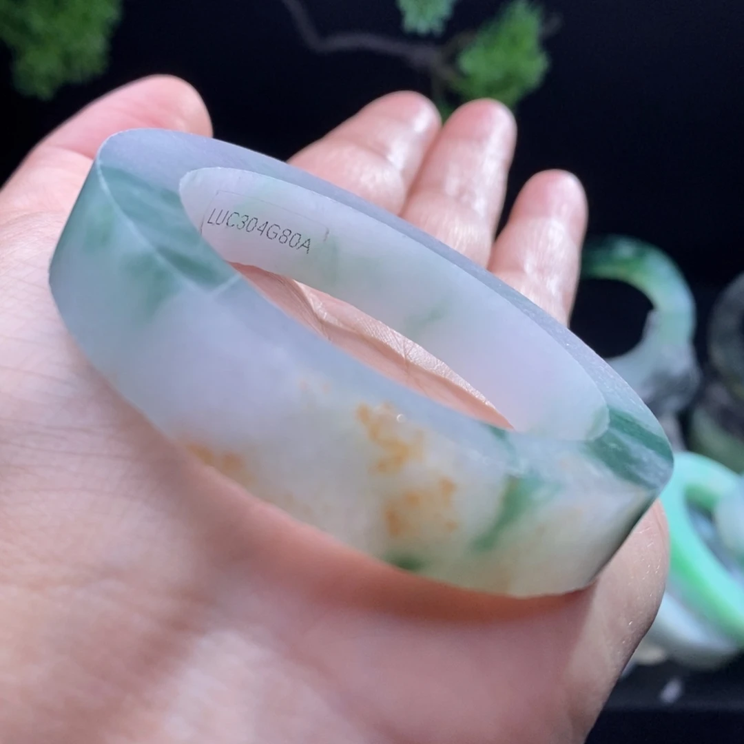 定制翡翠未镶嵌翡翠手镯