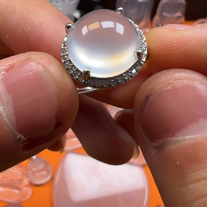 石英质玉合金颈饰