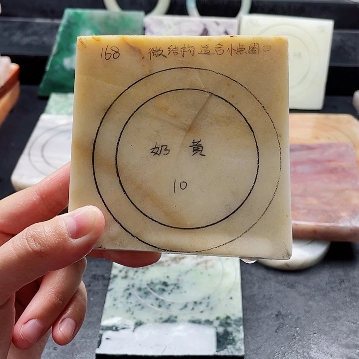 石英质玉未镶嵌手镯定制