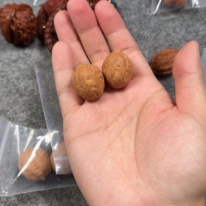 文玩核桃吊坠原皮光头强2.2核桃文玩