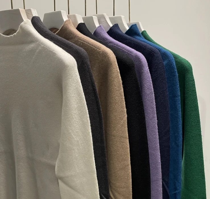 极简风无缝一体半高领针织上衣