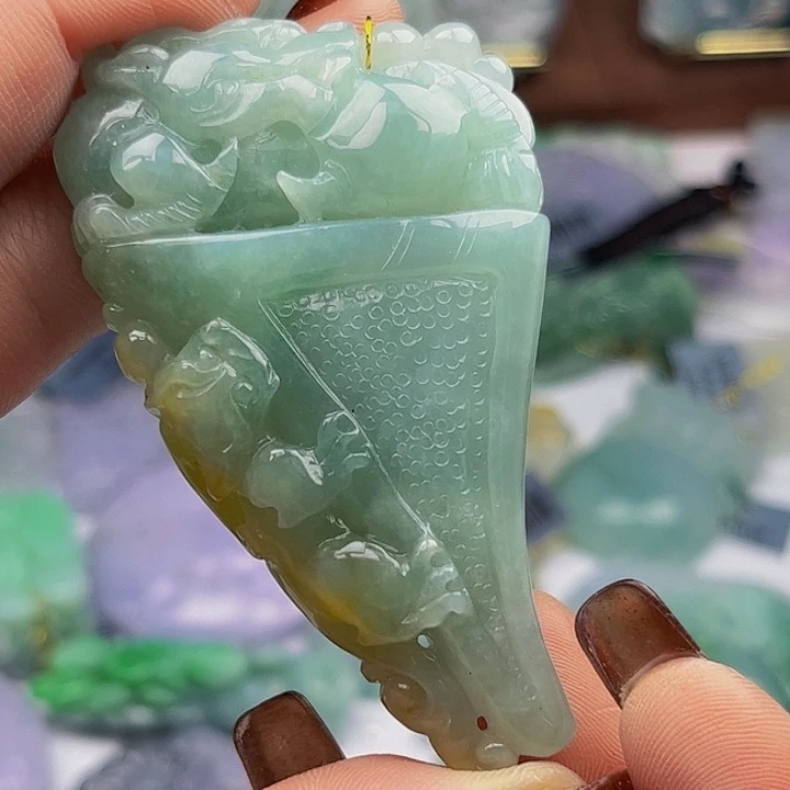 翡翠未镶嵌颈饰挂件