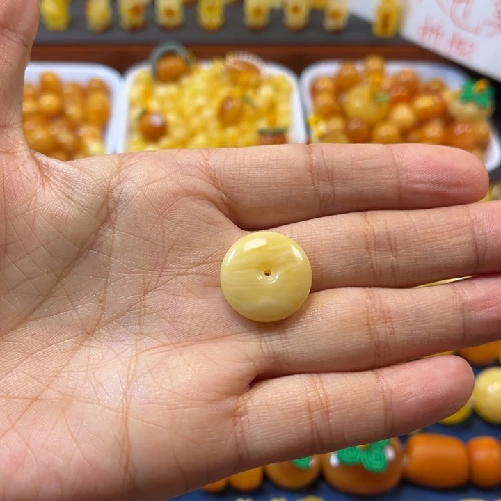 琥珀未镶嵌裸石卡19浓蜡平安扣