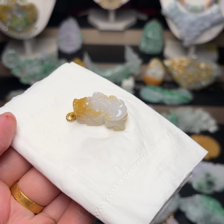 翡翠未镶嵌颈饰吊坠