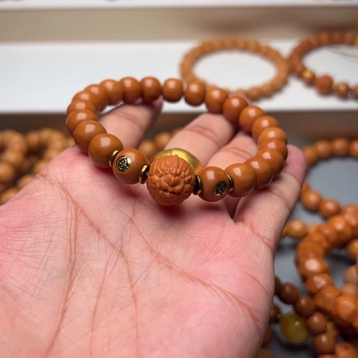 棠****猴头核桃手串老邢