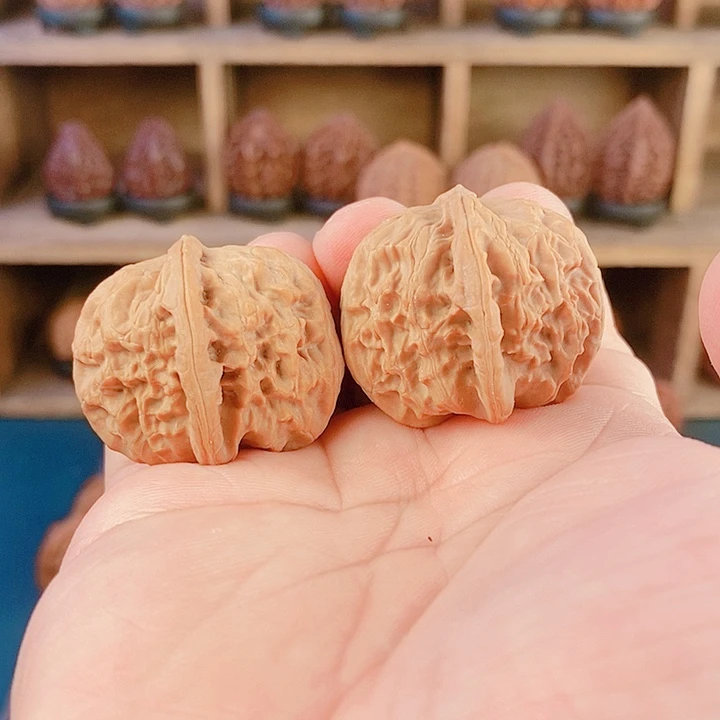 文玩核桃吊坠020白狮子