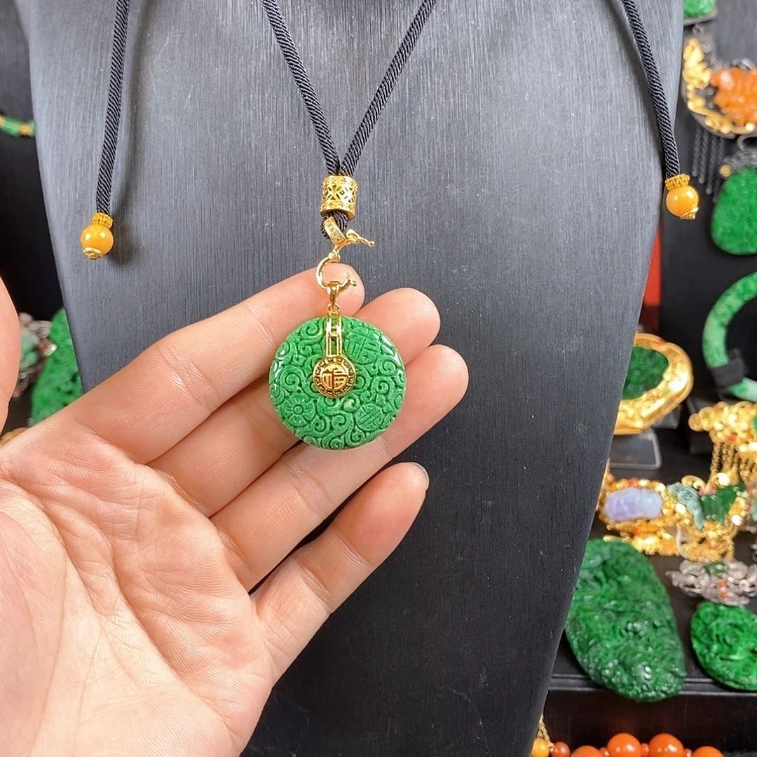 翡翠未镶嵌颈饰吊坠