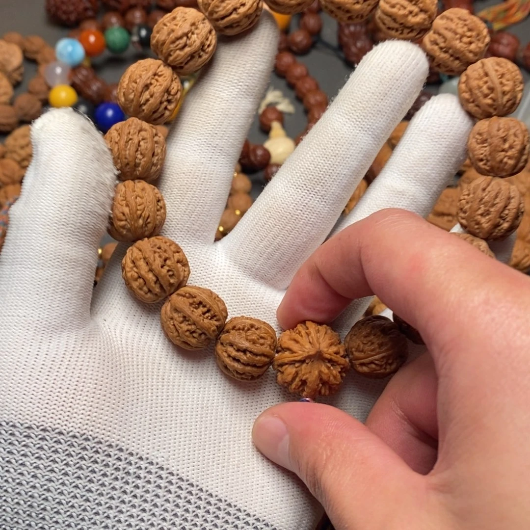 辉***文玩核桃吊坠赛金刚