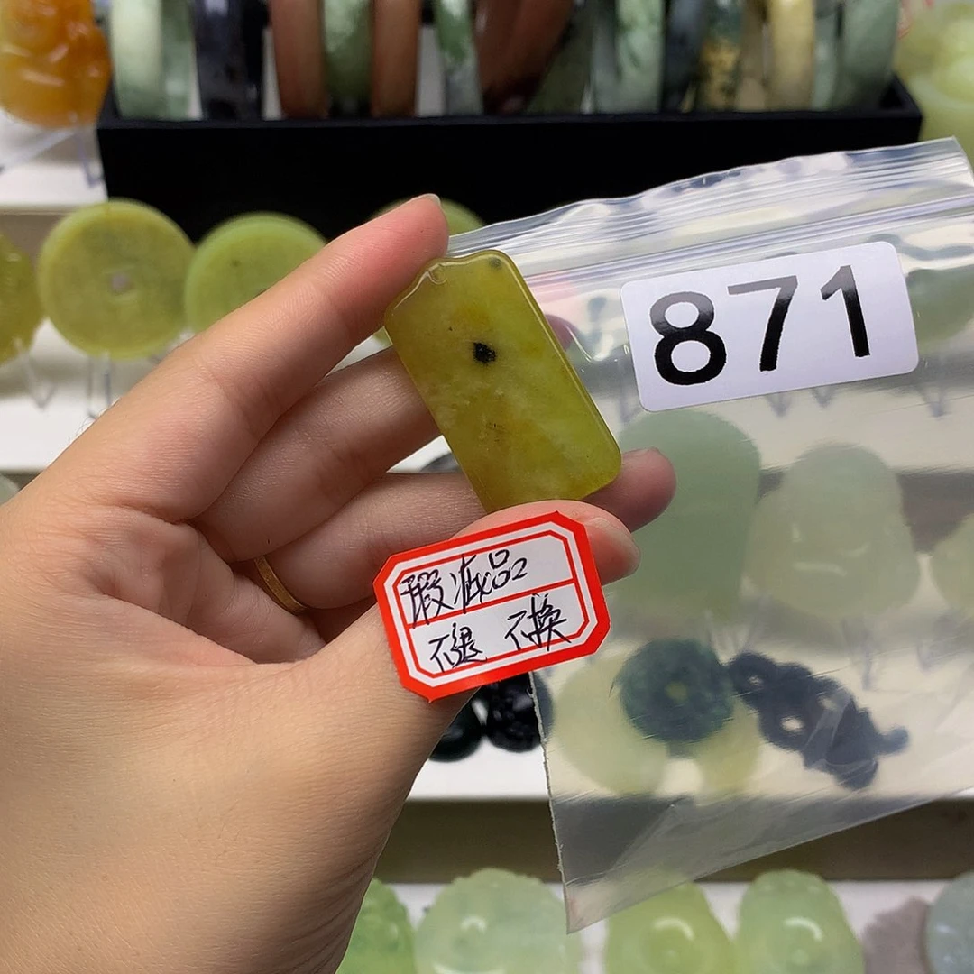 蛇纹石玉颈饰未镶嵌