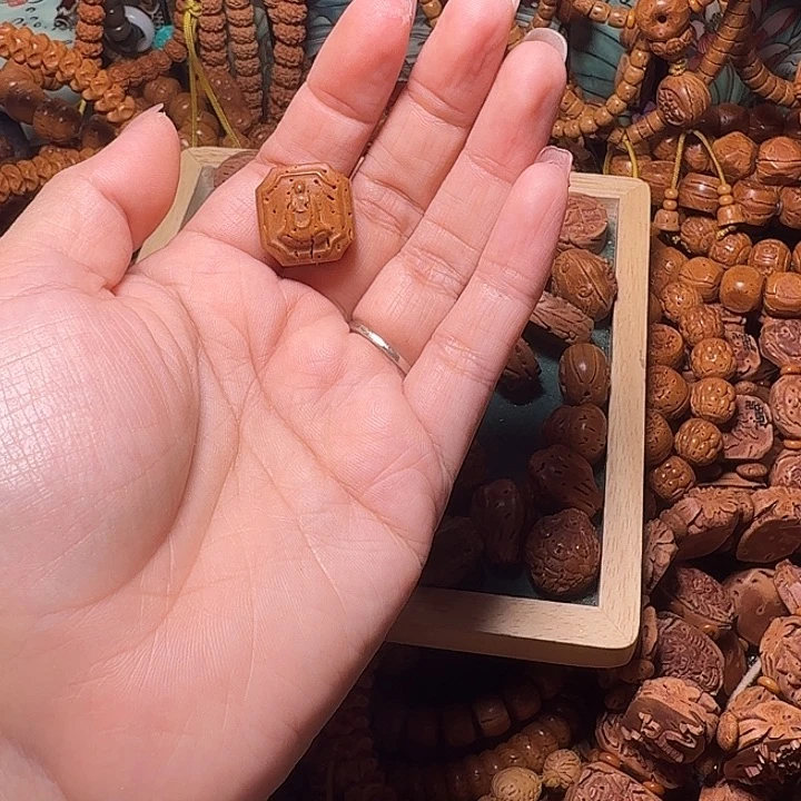 手串桃核无相佛牌子